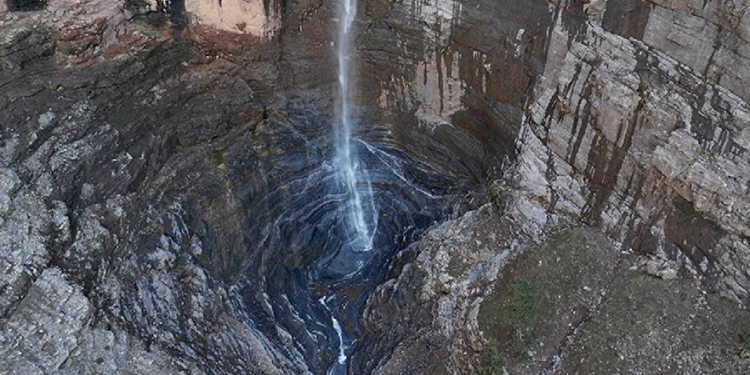 150 metre yüksekliğe sahip: Yılın sadece 1 ayı akmasıyla ünlü 1
